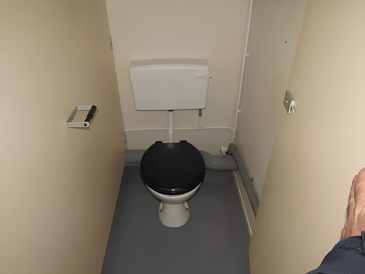 21 Steel Toilet Cabin 12Ft x 9Ft 3